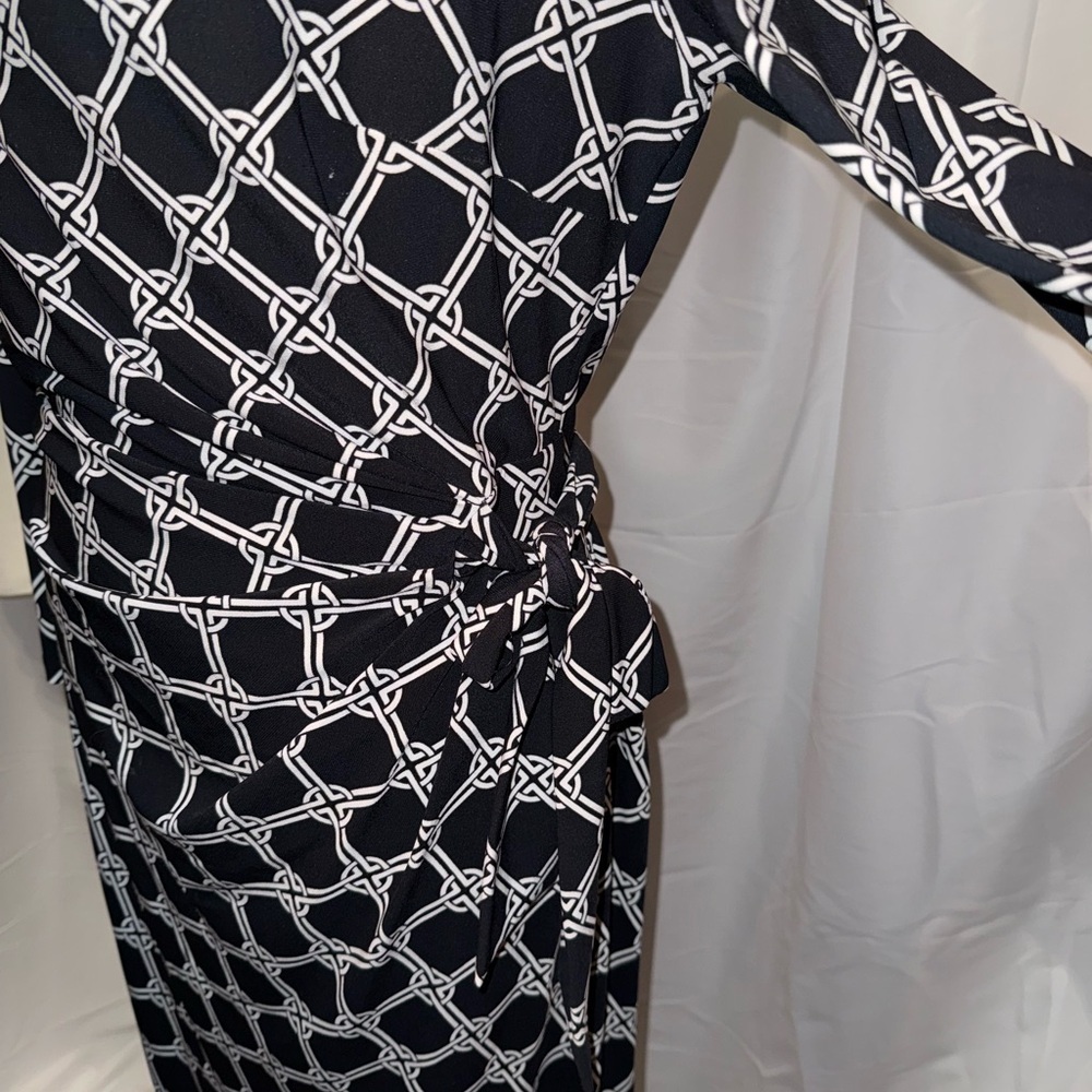 Chaps Black and White Geometric Long Sleeve Dress - Picture 9 of 10